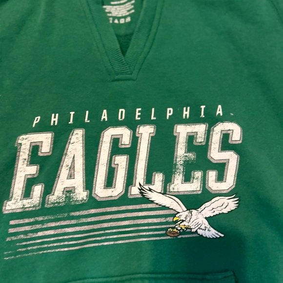 Women’s Kelly green Philadelphia Eagles sweatshirt - Picture 2 of 5
